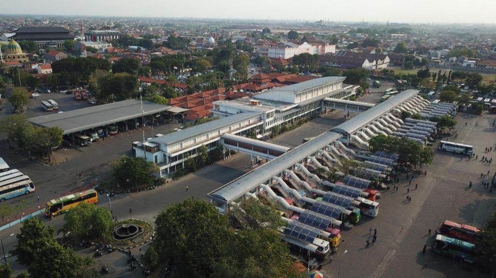Hotel Istana Permata Juanda Sawotratap Exterior foto