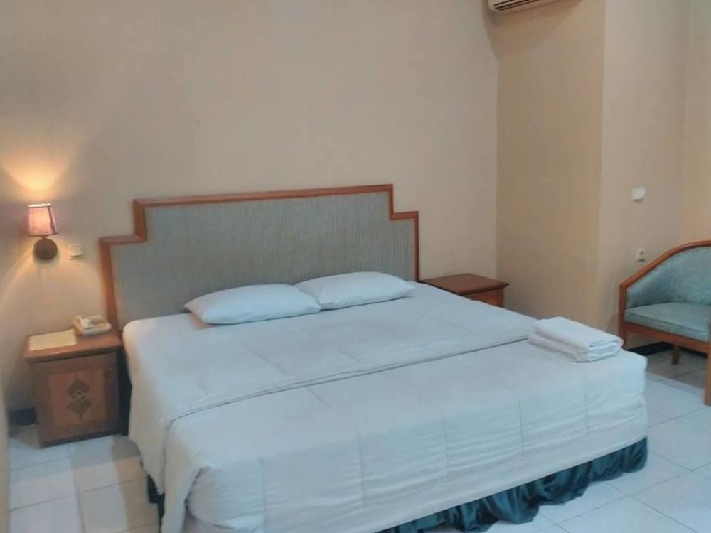 Hotel Istana Permata Juanda Sawotratap Exterior foto