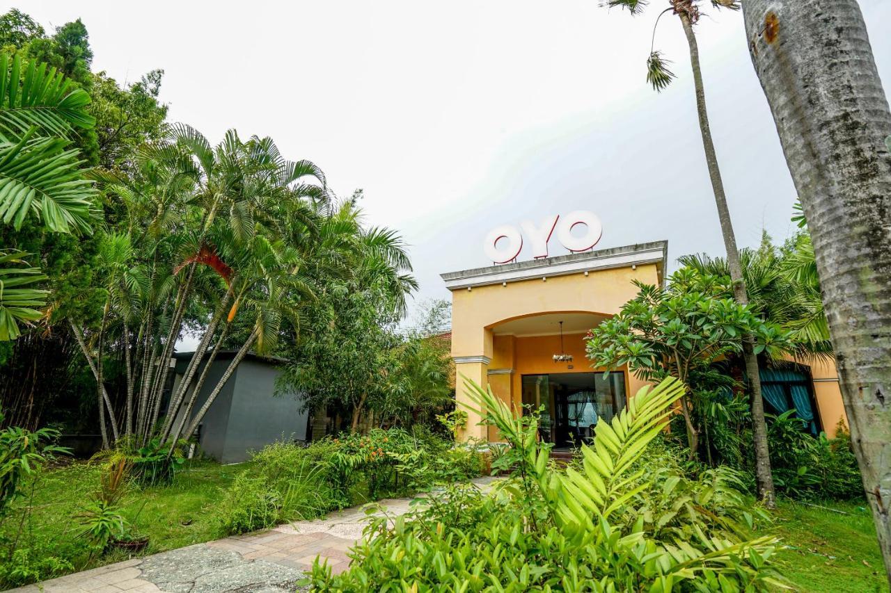 Hotel Istana Permata Juanda Sawotratap Exterior foto