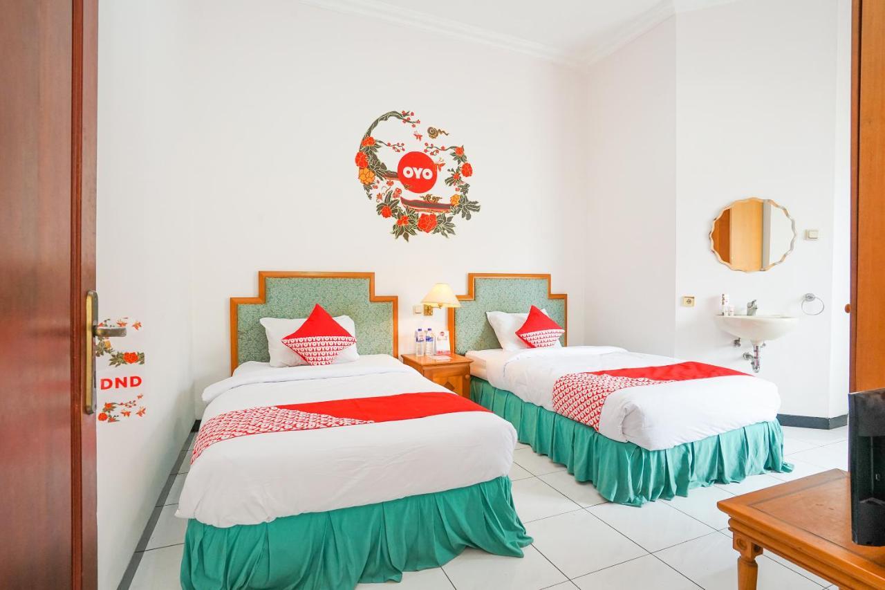Hotel Istana Permata Juanda Sawotratap Exterior foto