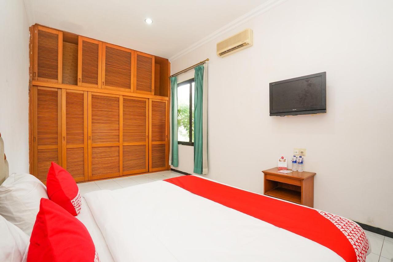 Hotel Istana Permata Juanda Sawotratap Exterior foto