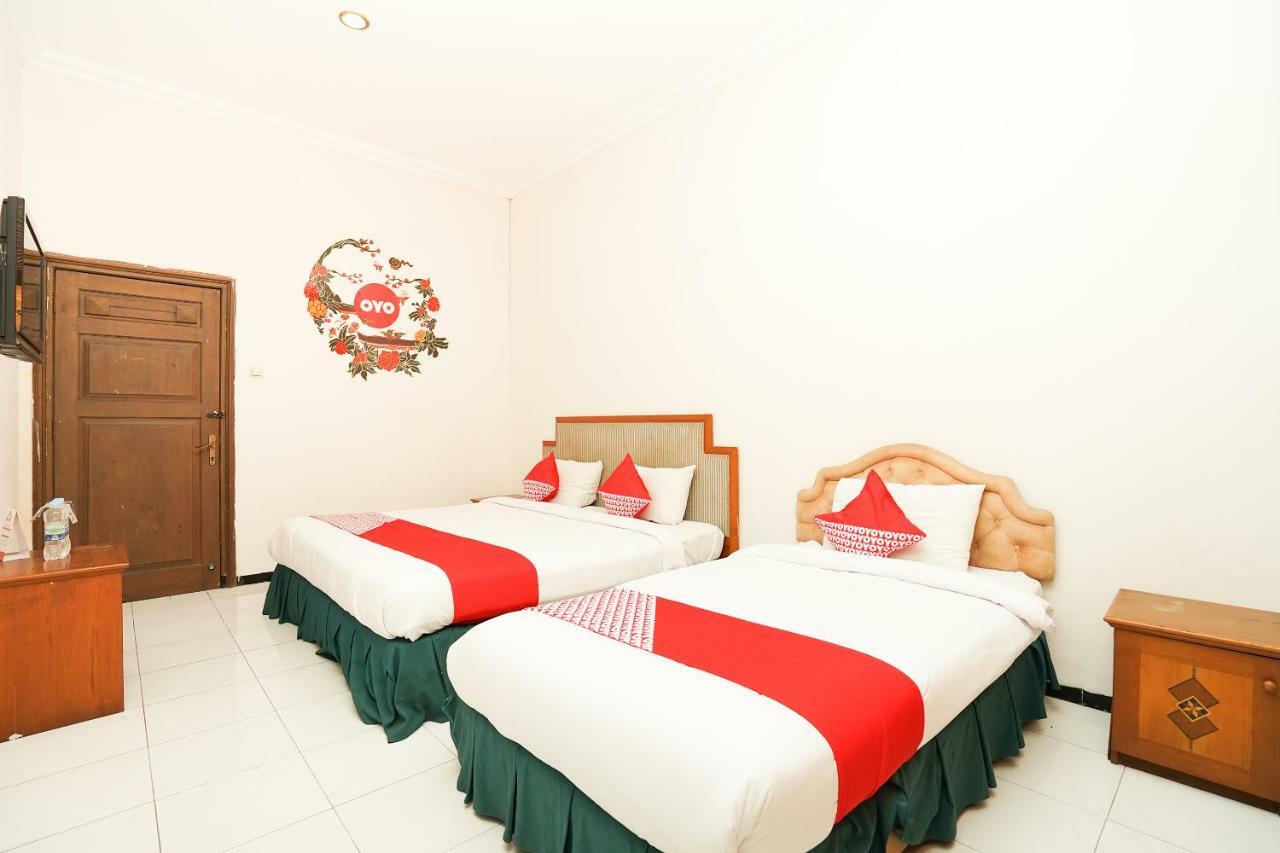 Hotel Istana Permata Juanda Sawotratap Exterior foto